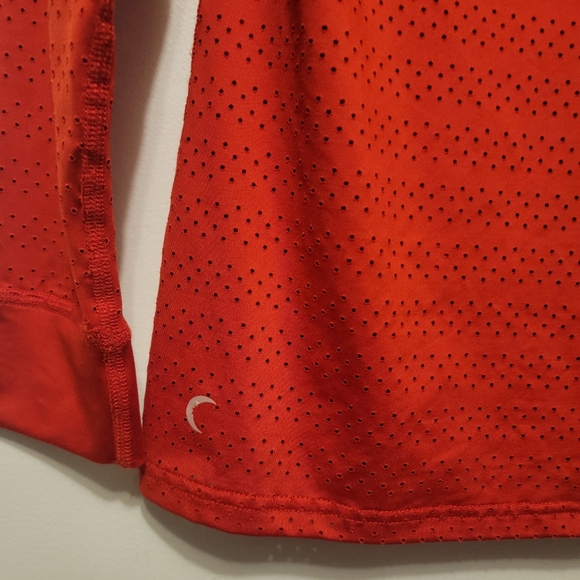 Zyia Red Chill long sleeve size medium - Picture 5 of 5